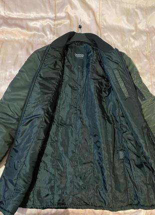 Куртка-бомбер курточка довга подовжена пальто демисезон зелена весна чоловіча комір стійка хакі3 фото