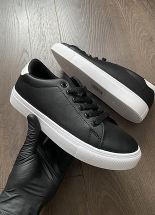Жіночі кросівки чорно-білі2 фото
