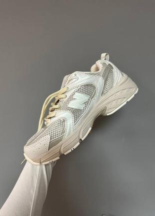 Кросівки жіночі бежеві нью баланс New Balance Lyhythihainen T-Paita Impact Run London Edition Printed, женские кроссовки весна-осень