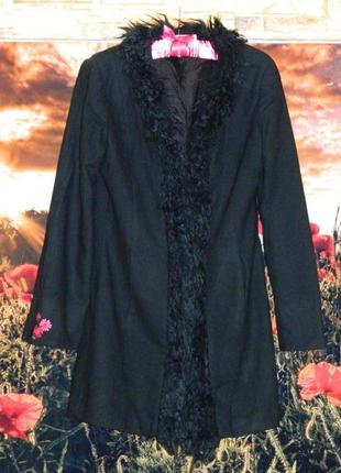 Пальто женское чёрное с мехом размер 42-44 hennes.4 фото