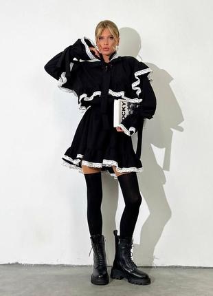 Платье вэнсдэй короткое чёрное мини с оборками с рюшами с белым воротничком стильное лолита беби долл аниме вечернее готическое туника блуза