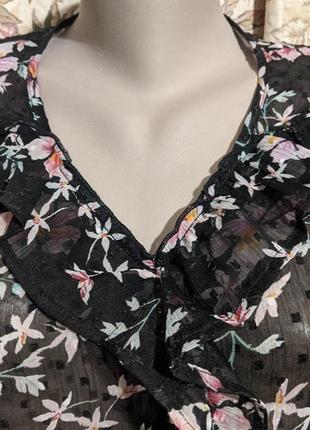 Лешкая блузочка в цветы с оборками2 фото