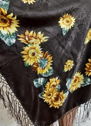 Шикарный шелковый платок в подсолнузах с кисточками7 фото