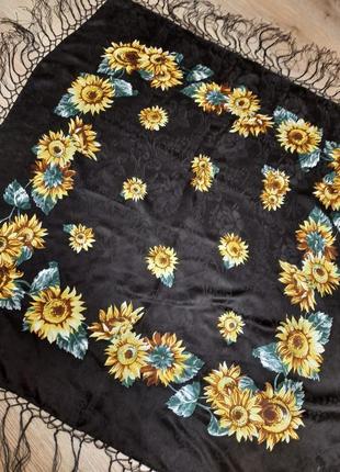 Шикарный шелковый платок в подсолнузах с кисточками10 фото