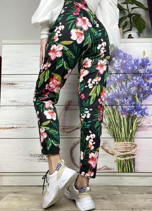 Чорні котонові брюки в квітковий принт 1+1=34 фото