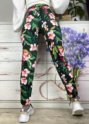 Чорні котонові брюки в квітковий принт 1+1=35 фото