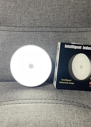 Лампа з датчиком руху