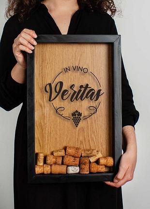 Необычный и оригинальный подарок другу копилка для винных пробок с надписью "in vino veritas"