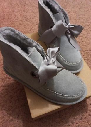 Фирменные серые ugg со сменными шнуровками