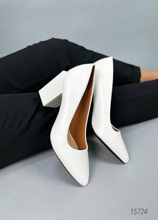 Жіночі туфлі білі женские туфли сандали на толстом каблуке белые эко кожа1 фото