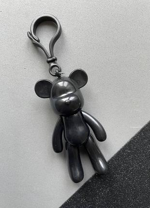 Брелок bearbrick, украшение для ключей, подвеска "мишка", черный, глянцевый1 фото