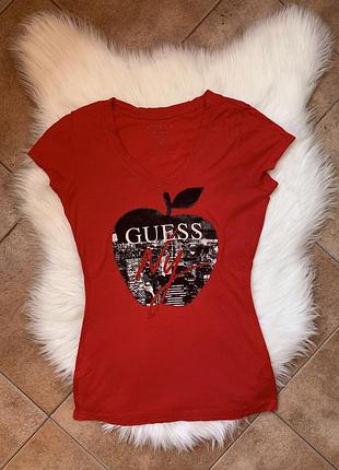 Футболка в насыщенном красном цвете от guess оригинал
