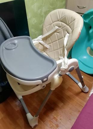 Дитячий стілец для годування