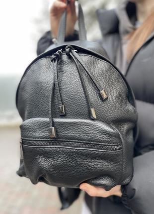 Шкіряний рюкзак середнього розміру чорний італія нова колекція10 фото