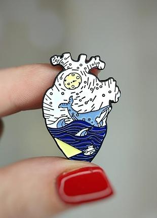 Металлический значок - пин "море в сердце" (знач0057)