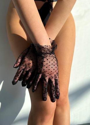 Черные прозрачные короткие перчатки в горошек3 фото