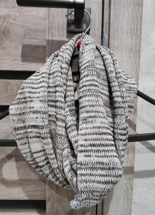 Шарф хомут серый с белым