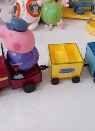 Паровоз, поезд дедушки свина.