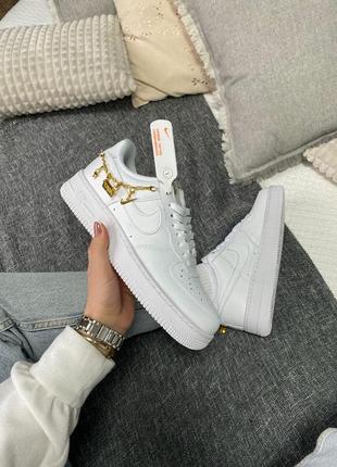 Кроссовки nike air force 1 low lx white pendant ( люкс )