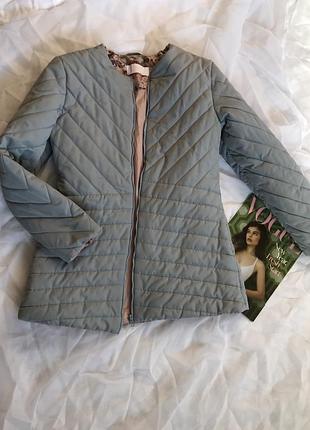 Демісезонна куртка ніжно блакитного кольору