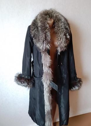 Пальто 52 размера с натуральным мехом и подкладкой