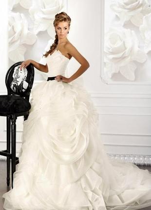 Ефектне весільне плаття
