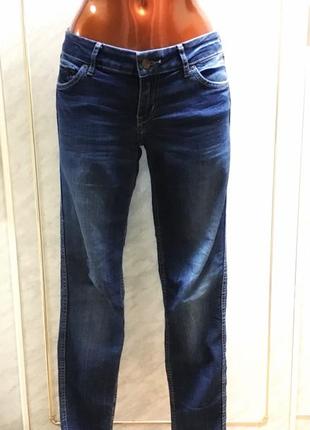 Синие джинсы от divided