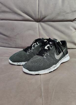 Кросівки nike wmns nke free 5.0 tr fit 5 prt
оригінал2 фото