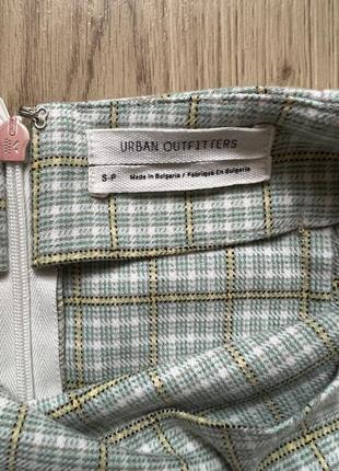 Коротка зелена спідниця в клітинку urban outfitters3 фото