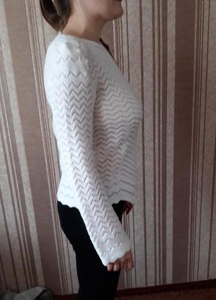 Белый вязаный свитер2 фото