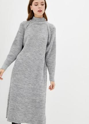 Вязаное платье- свитер с воротником-стойкой