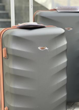 Качественный чемодан от польского производителя,wings,противоударный пластик,5 фото