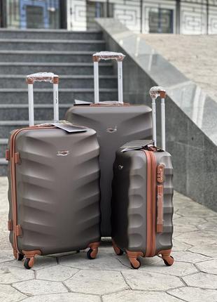 Качественный чемодан от польского производителя,wings,противоударный пластик,гарное качество2 фото