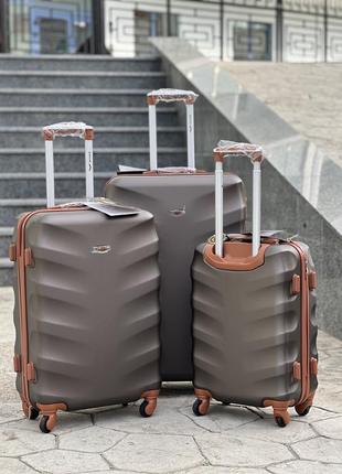 Качественный чемодан от польского производителя,wings,противоударный пластик,гарное качество6 фото