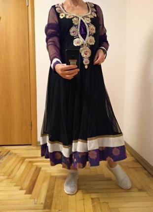 Чудесное платье с вышивкой, индийский наряд. размер 146 фото