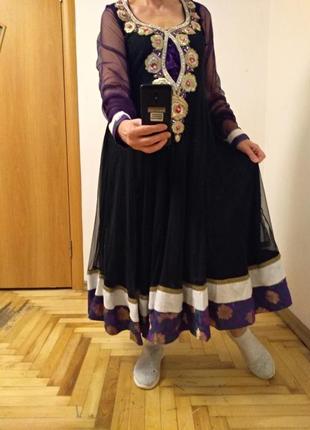 Чудесное платье с вышивкой, индийский наряд. размер 1410 фото