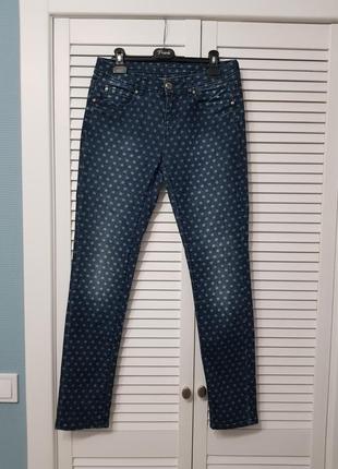 Стильные брендовые джинсы в звезды1 фото