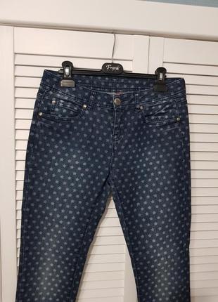 Стильные брендовые джинсы в звезды3 фото