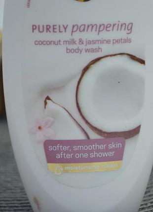 Живильний гель для душу з кокосовим молоком і пелюстками жасмину dove purely pampering coconut milk4 фото