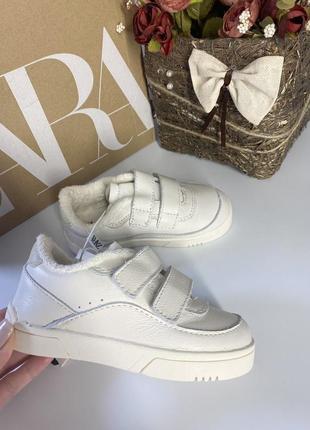 Шкіряні кросівки на липучках білі zara