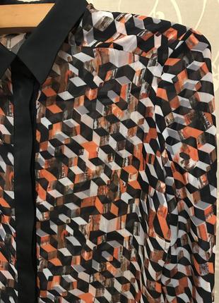 Очень красивая и стильная брендовая блузка.