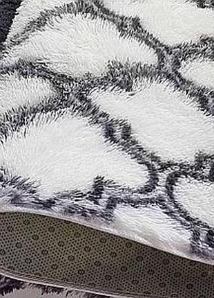 Ковер травка с узором с длинным ворсом 230 х 200 см белый