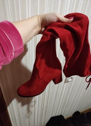 Красні ботфорди
