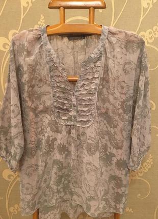 Очень красивая и стильная брендовая блузка серого цвета.