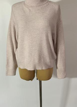 Рожевий світер з горлом