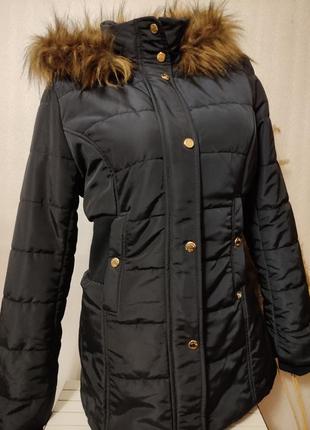 Красива стильна тепла куртка з капюшоном,м