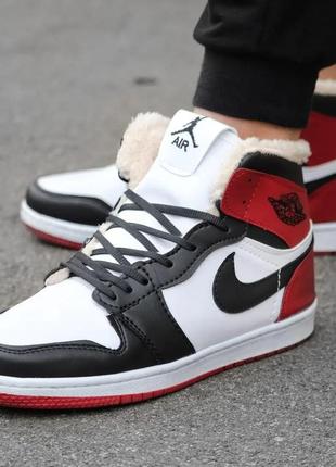 Популярні кросівки nike air jordan 1 retro найк аір джордан 1 ретро black white rad чорні червоні білі3 фото