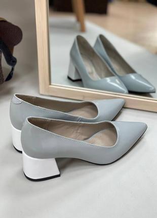 Жіночі туфлі лодочки з натуральної шкіри лакової в сірому кольорв на каблуку 6см2 фото