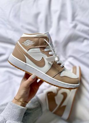 Нереальные женские высокие кроссовки nike air jordan 1 retro tan gun бежевые с белым