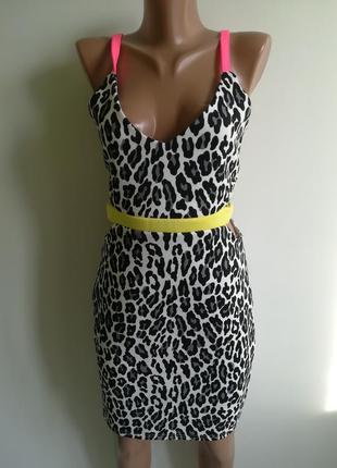 Трендовое платье с открытими боками